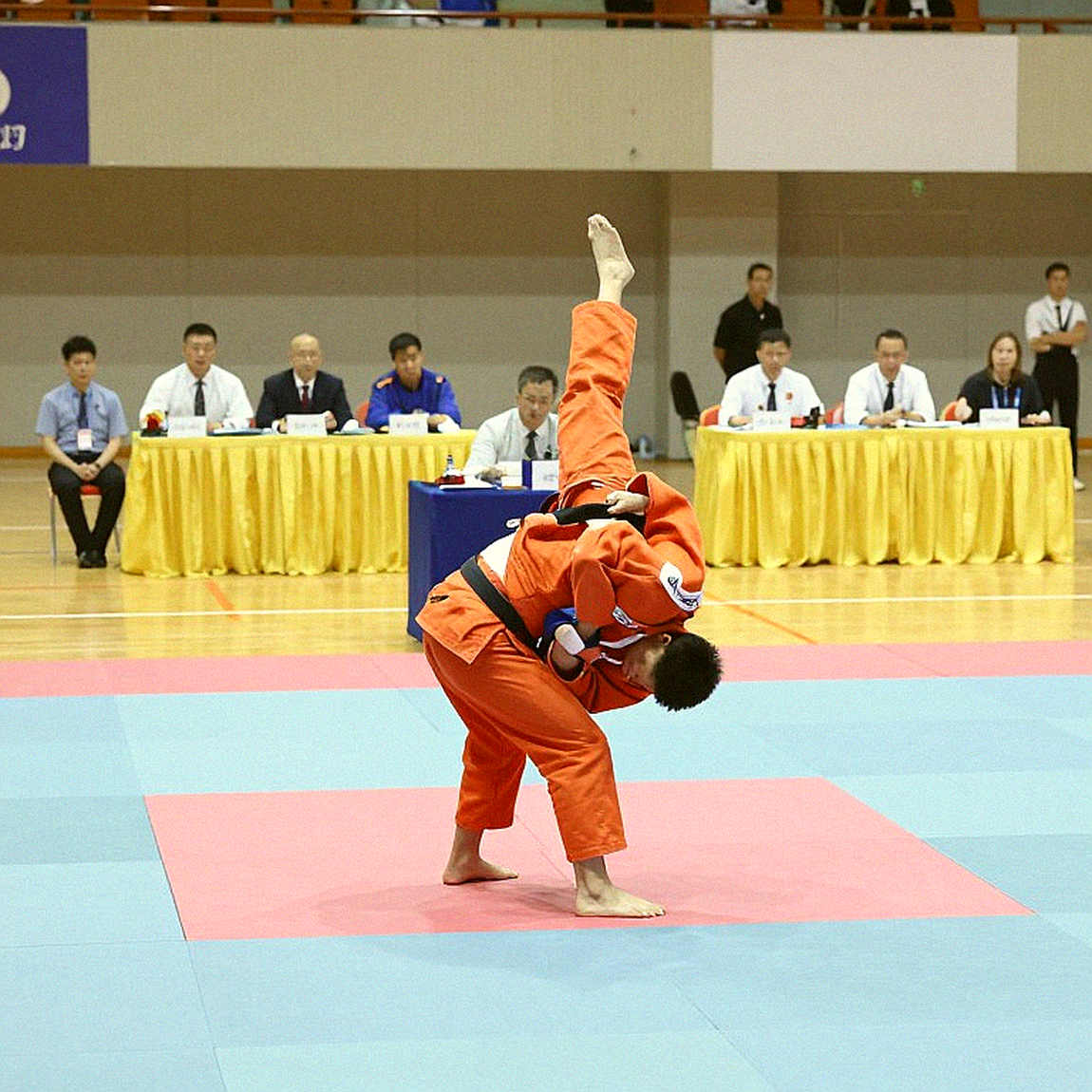 Huy chương bạc karate của Trần Thị Cẩm Tú: tấm vé vào nhóm dự bị và phép thử hạng cân