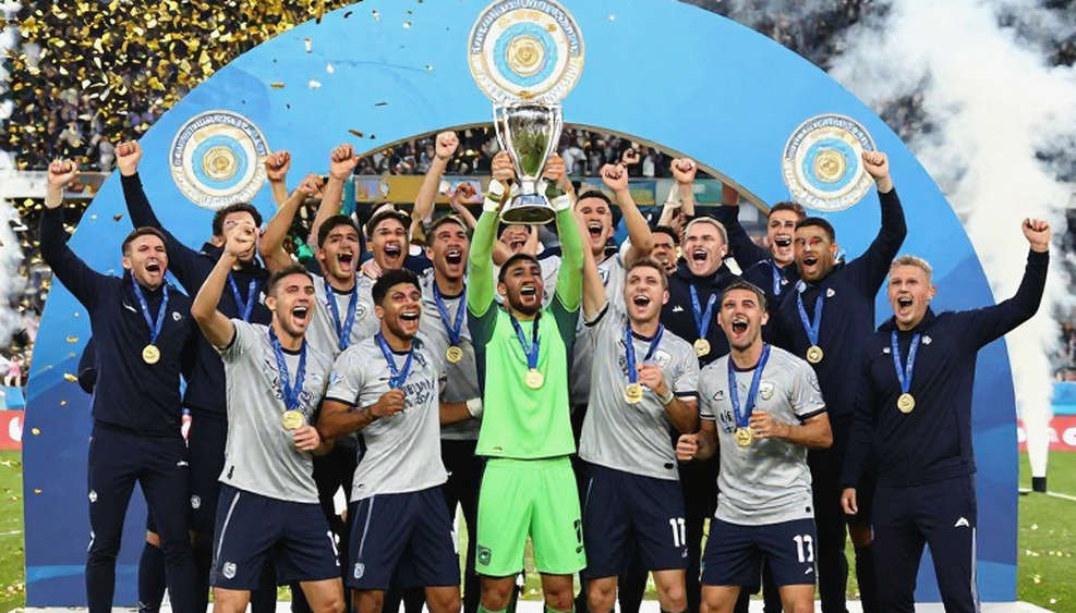 Ba trung vệ ở V-League: tấm khiên của nỗi sợ, không phải bước tiến của chiến thuật