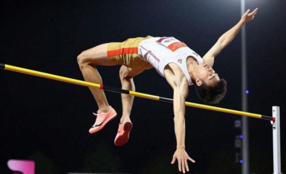 Budapest, đêm mở màn: 12:59.24 sau bảy tháng mổ gân Achilles và những tấm huy chương vàng không kèm kỷ lục