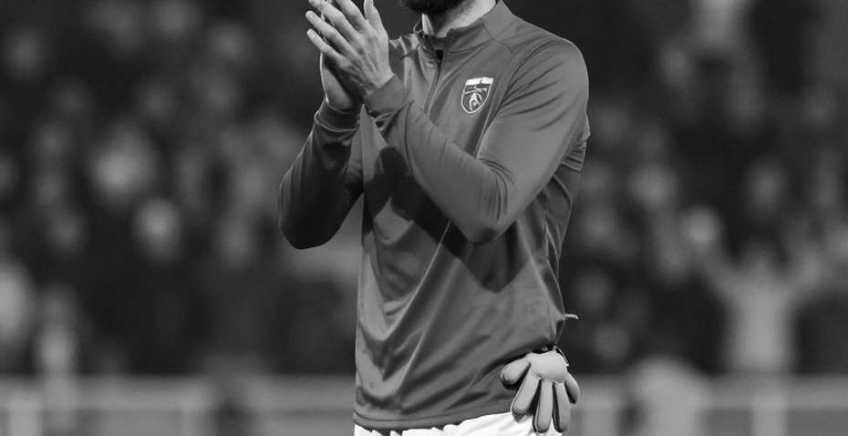 £35m and the £3.5m Retained: The Andy Carroll Transfer Where the Contract Spoke for the Man £35m and the £3.5m Retained: The Andy Carroll Transfer Where the Contract Spoke for the Man