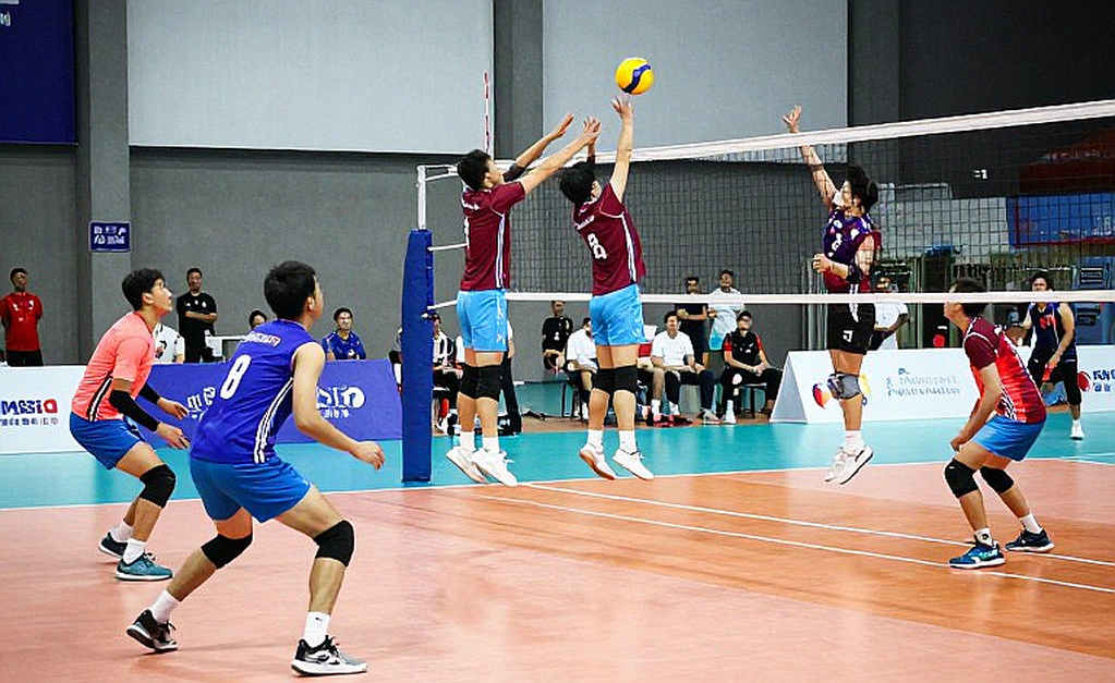 SMU chấm dứt chuỗi 58 trận bất bại trên sân nhà của Pitt bằng hàng chắn 12.5-6