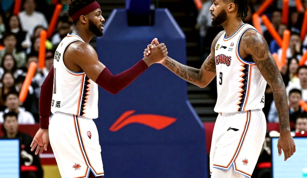 Bulls gửi Rob Dillingham đến Hornets nhận Buddy Hield: Ván cờ đổi tuổi trẻ lấy không gian ném rổ