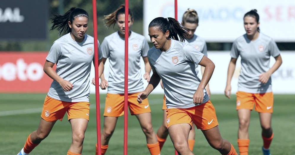 Những tài khoản im lặng đứng sau tấm áo đấu V.League