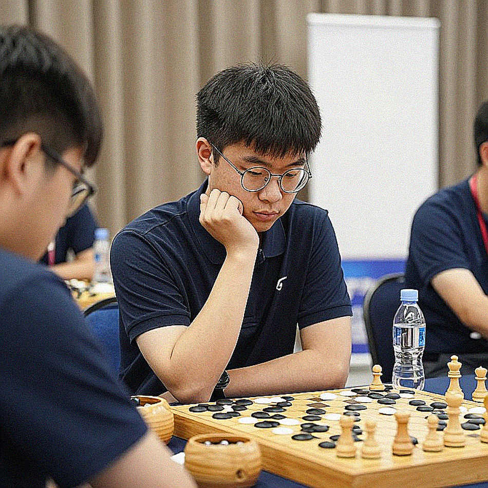 Khai cuộc Scotch: Từ 'vô hại' đến vũ khí của Kasparov, và vì sao Mikhalchishin cần 60 phút để trấn an