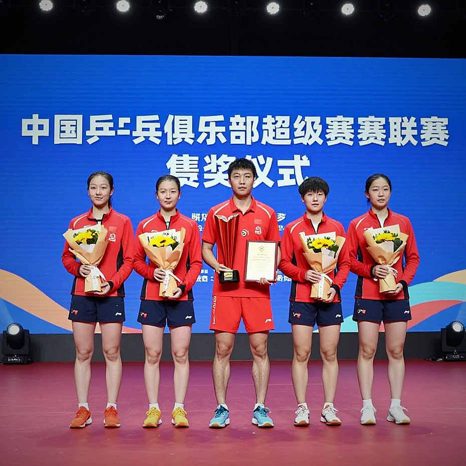Trào lưu 3 trung vệ quay lại ở V.League: HLV né tránh rủi ro danh tiếng khi hàng 4 bị xuyên thủng Trào lưu 3 trung vệ quay lại ở V.League: HLV né tránh rủi ro danh tiếng khi hàng 4 bị xuyên thủng