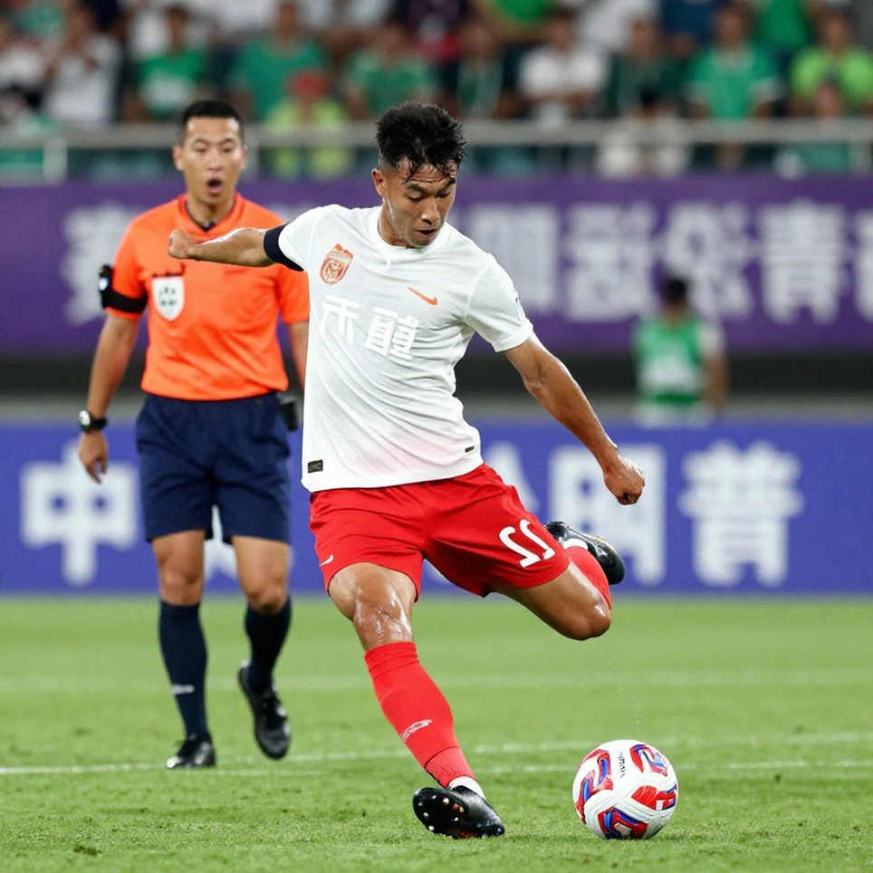 Phút 22 ở Alvalade: Khi tiếng còi im lặng và VAR trở thành nhân vật chính Phút 22 ở Alvalade: Khi tiếng còi im lặng và VAR trở thành nhân vật chính
