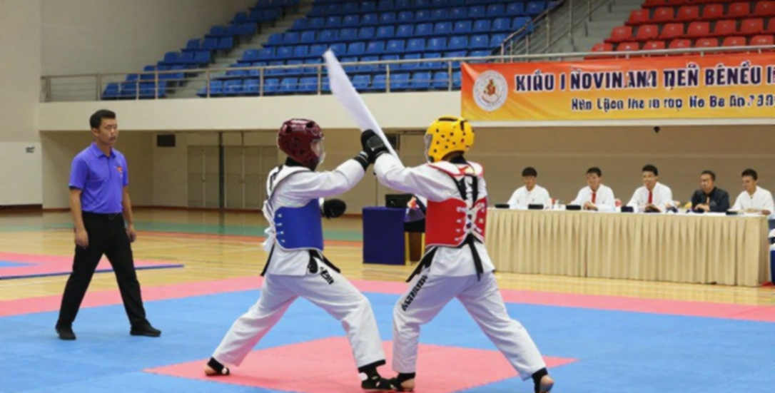 9 phút kiểm soát và 138 cú đánh trúng đích: sự thật sau chiến thắng của Brendan Allen