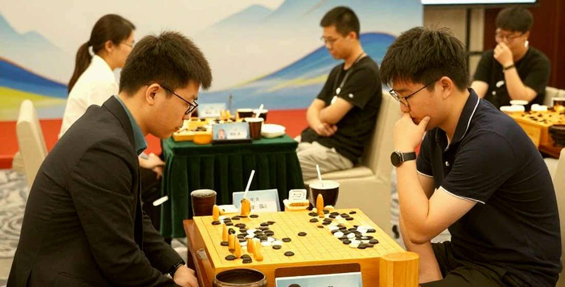 Elephant Gambit: Andrew Martin và canh bạc 60 phút mua bất ngờ bằng một con tốt