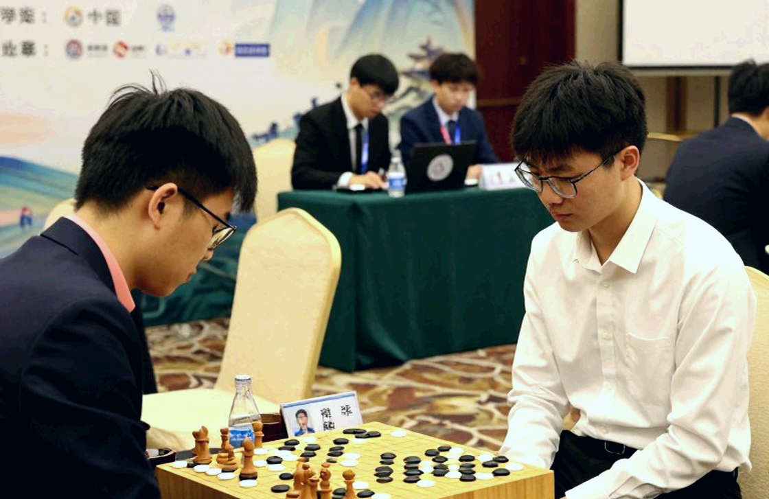 Elephant Gambit: Andrew Martin và canh bạc 60 phút mua bất ngờ bằng một con tốt