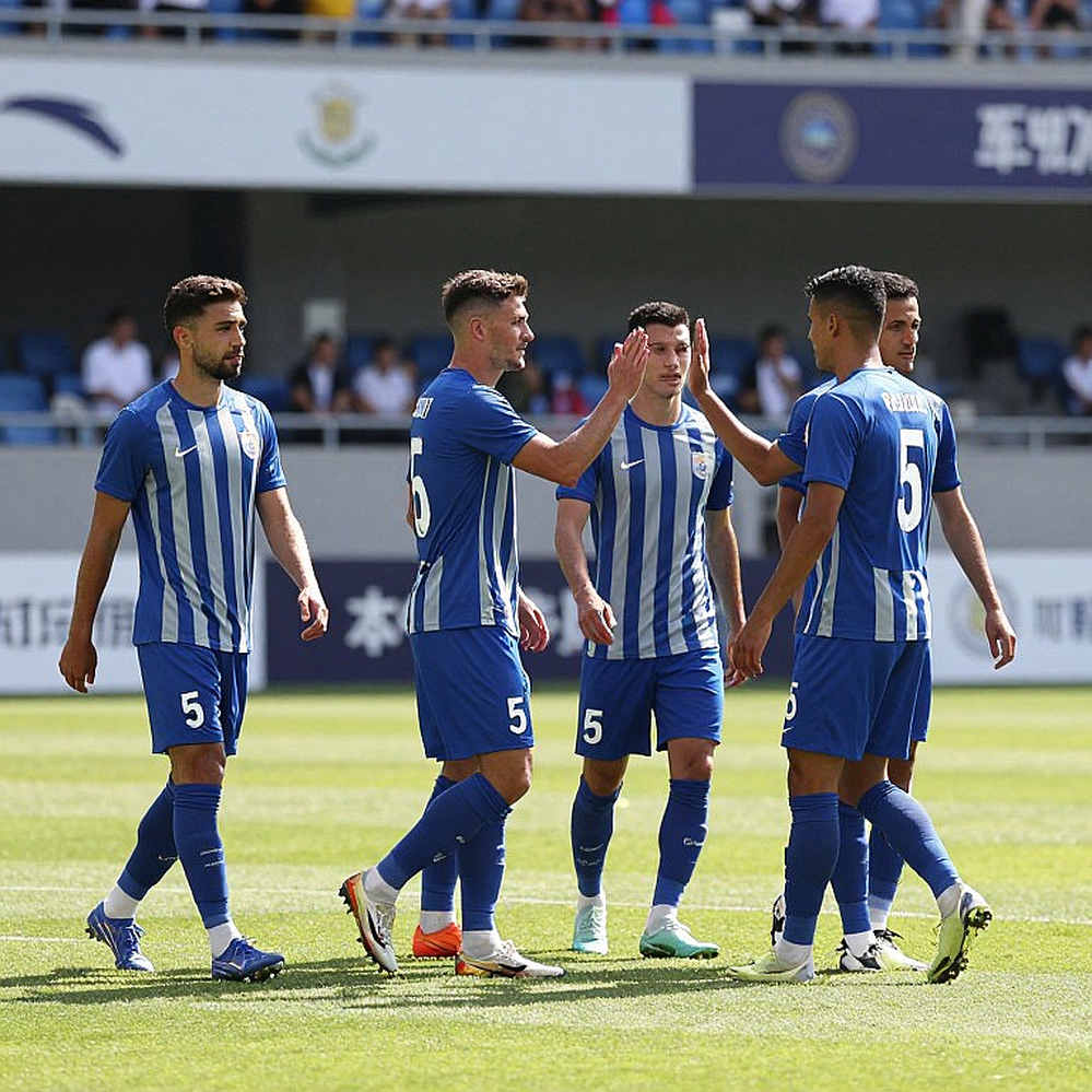 Năm 2045, trọng tài đúng 99,4% và cơn giận vẫn là món hàng bán chạy nhất của Premier League Năm 2045, trọng tài đúng 99,4% và cơn giận vẫn là món hàng bán chạy nhất của Premier League