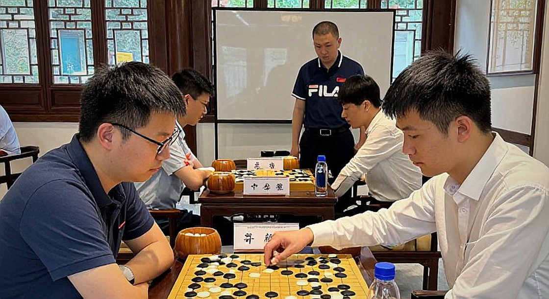 ChessBase Magazine #225: Khi tiêu đề hứa kết quả European Club Cup, nội dung lại là danh mục sản phẩm