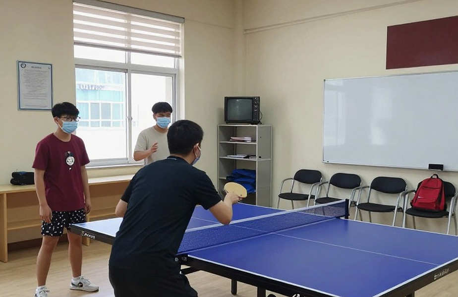 Bayley và Davies dẫn đội bóng bàn Vương quốc Anh sang Pháp, tăng tốc trước Giải vô địch thế giới